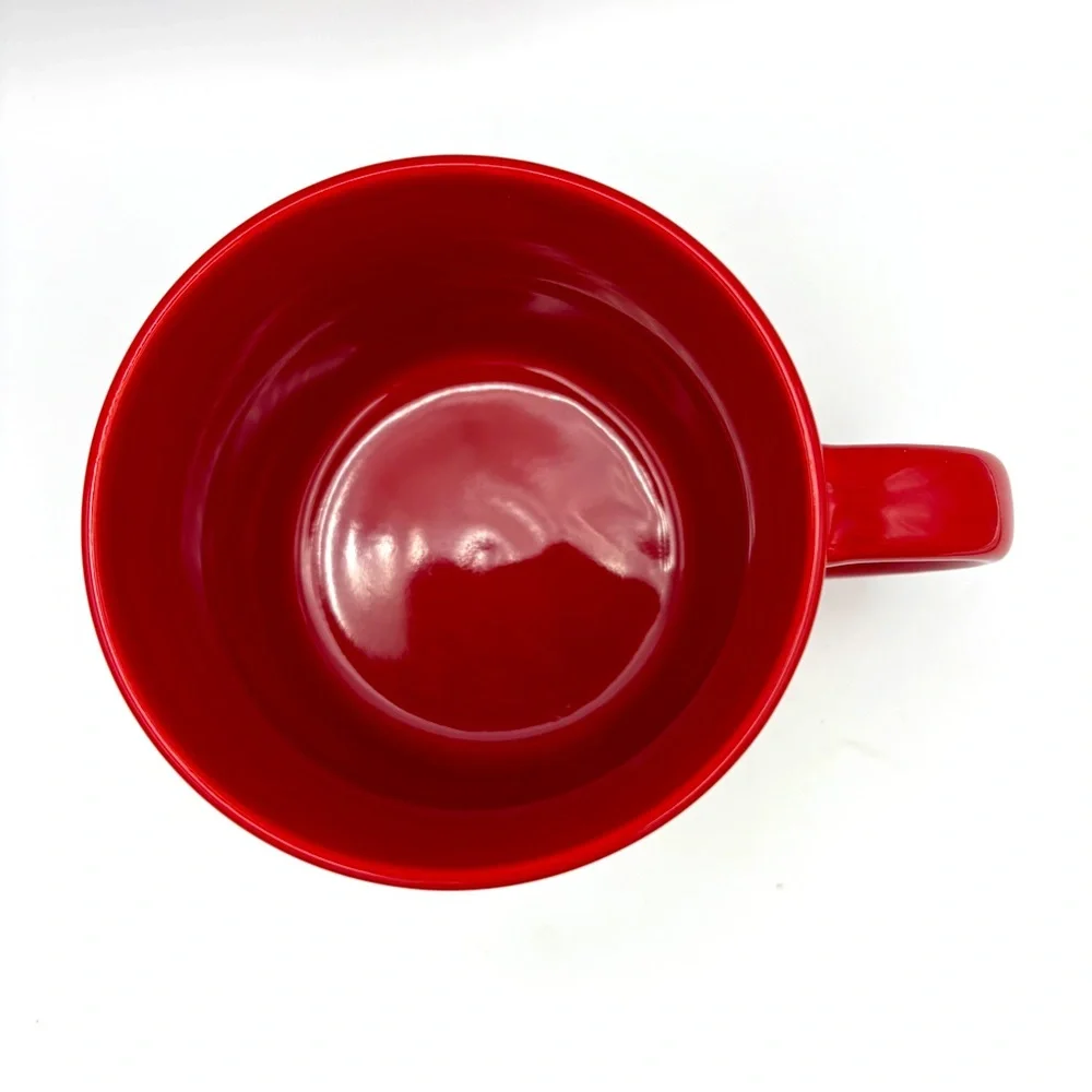 Peanuts bright red